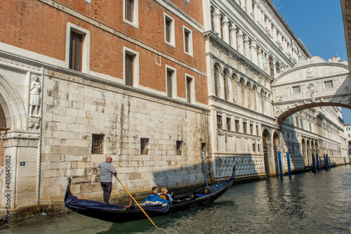 discovery of the city of Venice and its small canals and romantic alleys © seb hovaguimian