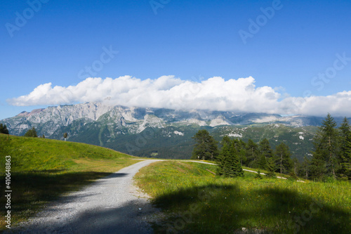 Bellissima vista panoramica dal sentiero che porta al rifugio 5 laghi in Trentino, viaggi e paesaggi in Italia © Sara