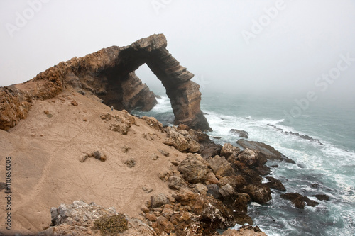 Bogenfels an der Küste von Namibia photo