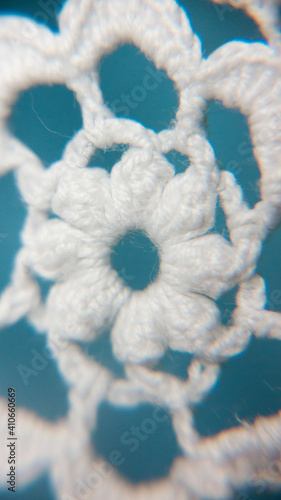 Plakat Flor de ganchillo de hilo blanco