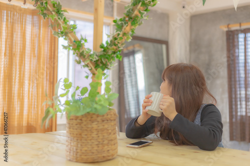 リラックスする　女性