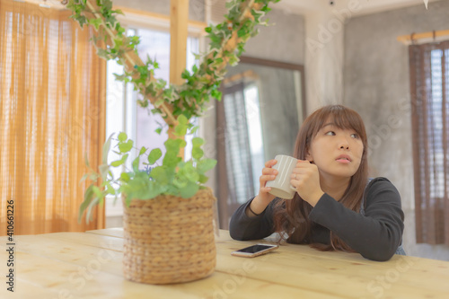 リラックスする　女性