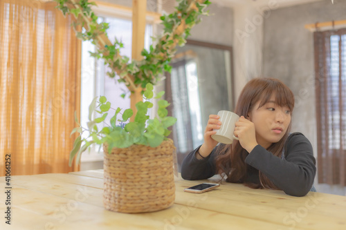 リラックスする　女性