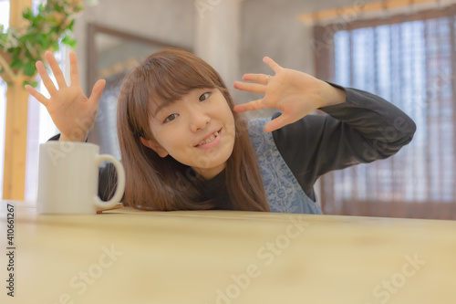 リラックスする　女性