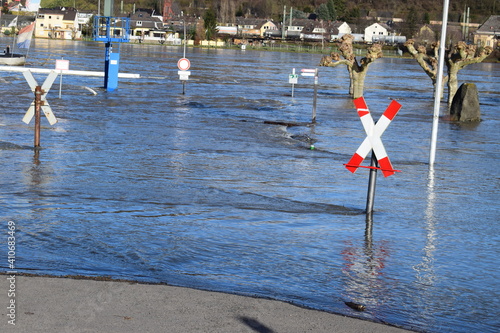 Hochwasser in den Rheinanlagen Brohl-Lützing photo