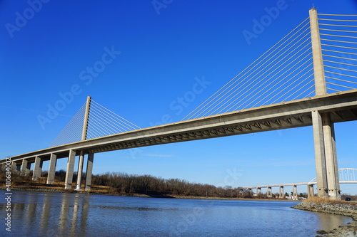 Foto The view of William V Roth Bridge above the Chesapeake Canal near Middletown, Delaware, U