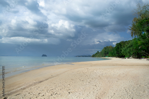 Fototapeta Naklejka Na Ścianę i Meble -  Beautiful idyllic seascape and white sand on Krabi province ,Thailand.Krabi - in southern Thailand is one of the most relaxing places on the planet.