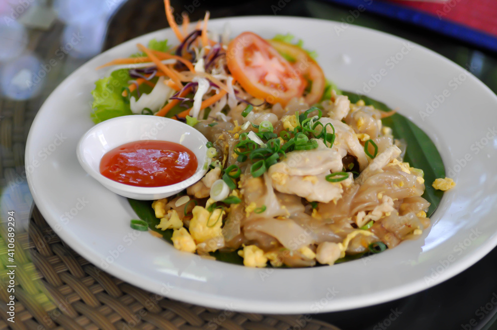 noodles,stir fried noodles with chicken noodles,stir fried noodles with chicken