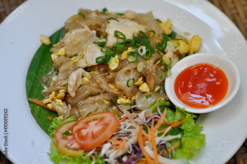 noodles,stir fried noodles with chicken