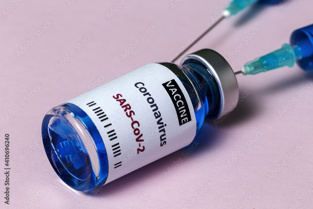 Transparent glass vials with test COVID-19 vaccine, with syringes Transparent glass vials with test COVID-19 vaccine, with syringes