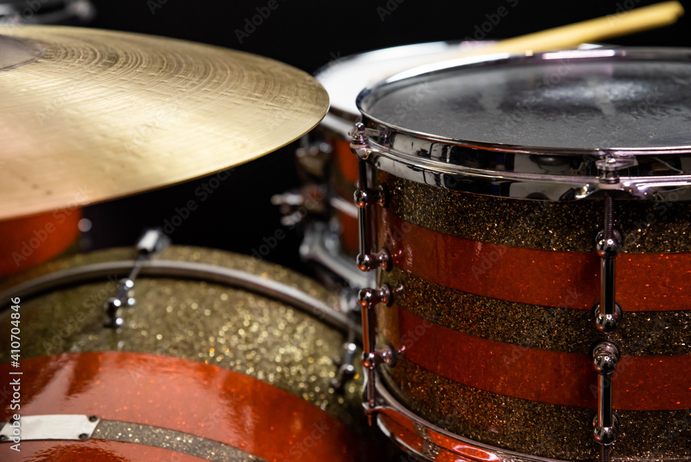 Obraz premium Closeup of drumsticks lying on the professional drum set. Drummer equipment. 