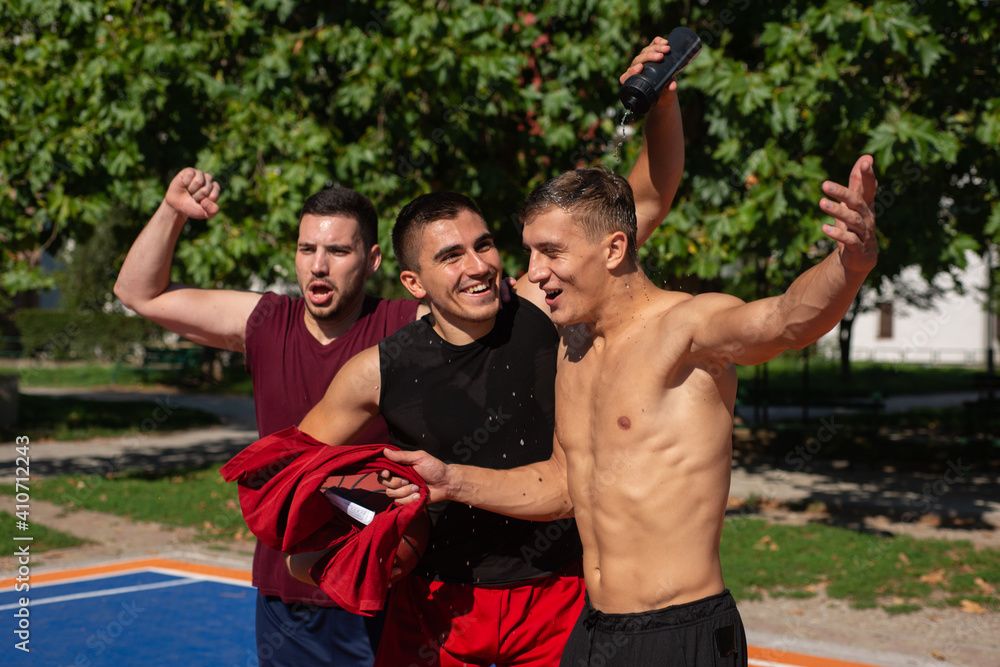 Fototapeta premium Group of basketball playes celebrating a victory.