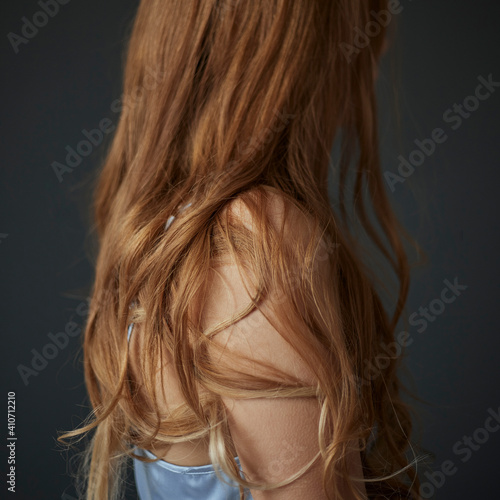 Woman with long wavy blond hair goosebumps on arm