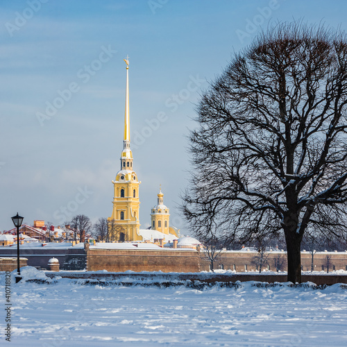 Obraz na płótnie Peter and Paul Fortress on Zayachy island. Sights of St. Petersburg. Winter in the city on the Neva in Russia w salonie