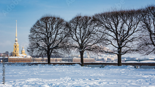 Obraz na płótnie Peter and Paul Fortress on Zayachy island. Sights of St. Petersburg. Winter in the city on the Neva in Russia w salonie