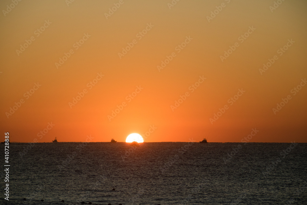 Paisaje del amanecer en la playa de Los Cabos