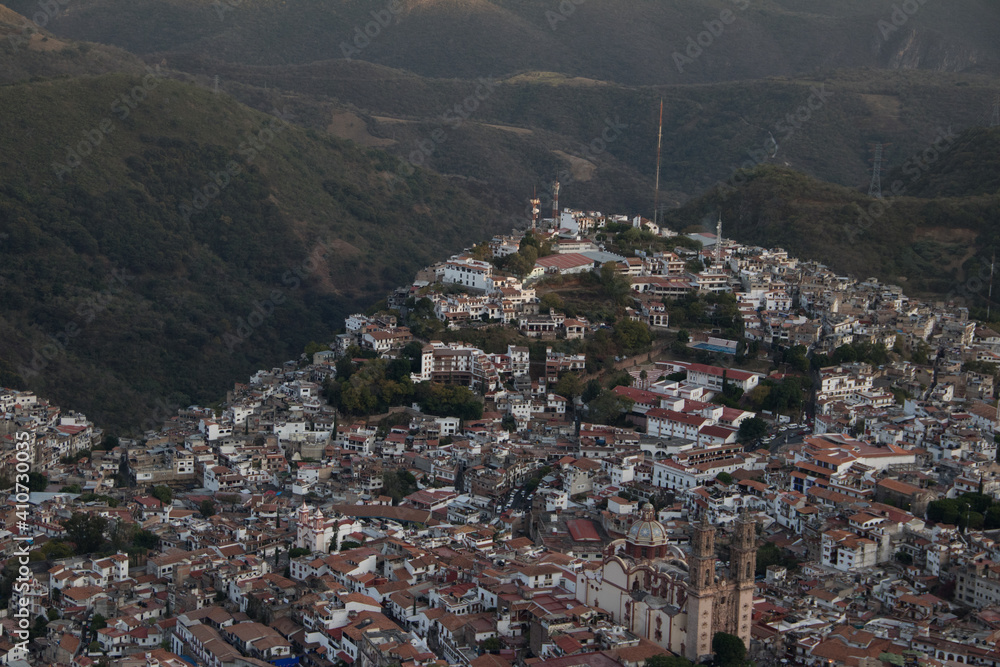 Paisaje aéreo del pueblo de Taxco en México Paisaje aéreo del pueblo de Taxco en México