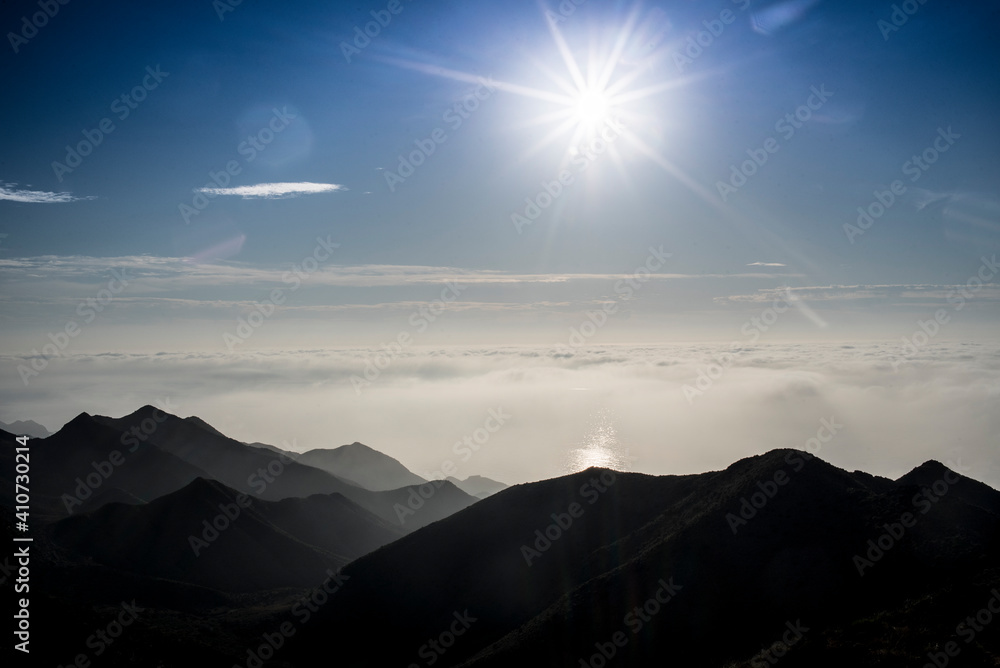 Obraz premium Sunrise on the Mediterranean coast with a sea of ​​clouds and mist