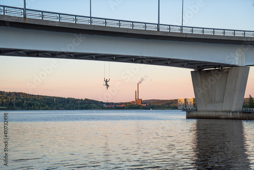 Fényképezés Kuokkalan silta bridge in Jyväskylä, Finland at lake Jyväsjärvi