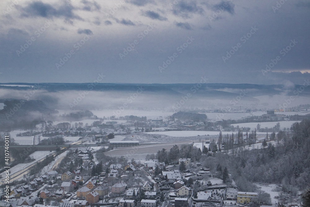 Morgennebel, Winterlandschaft, Blick vom Steinbruch in Jena, Thüringen, Deutschland	