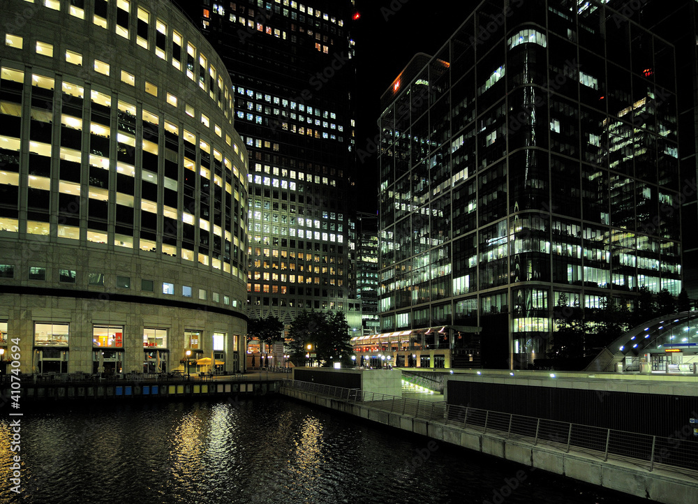 View From Bank Street To The Brightly Lit Bank Towers At Reuters Plaza In Canary Wharf London England At Night