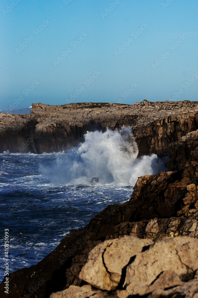 Huge waves hitting the cliff and exploding
