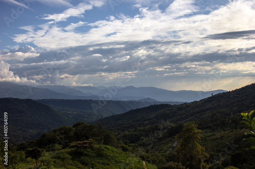 Atardecer en las montañas de colombia