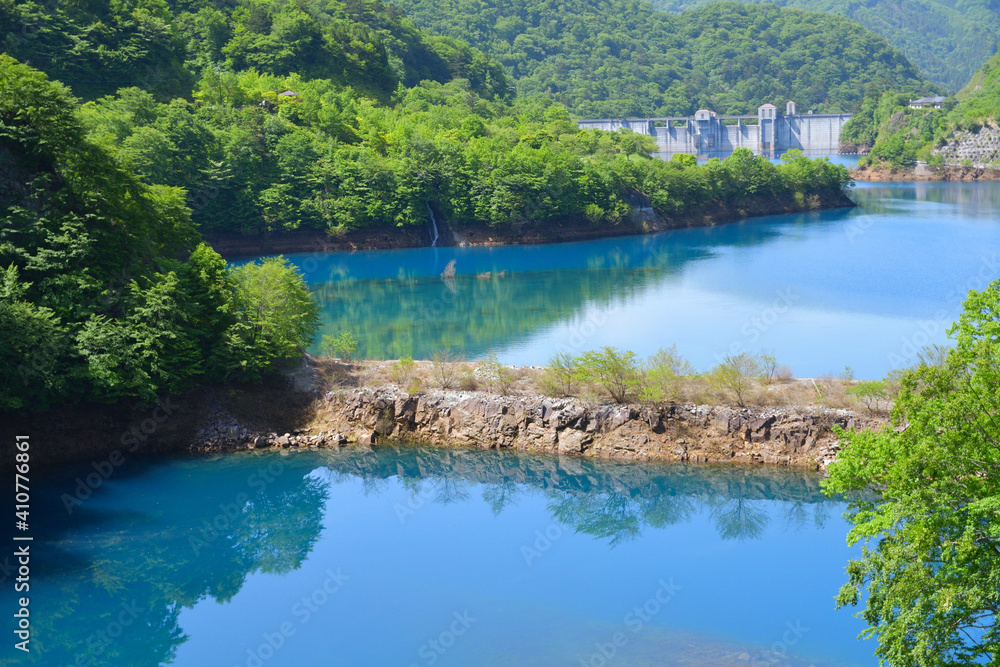 初夏の奥四万湖