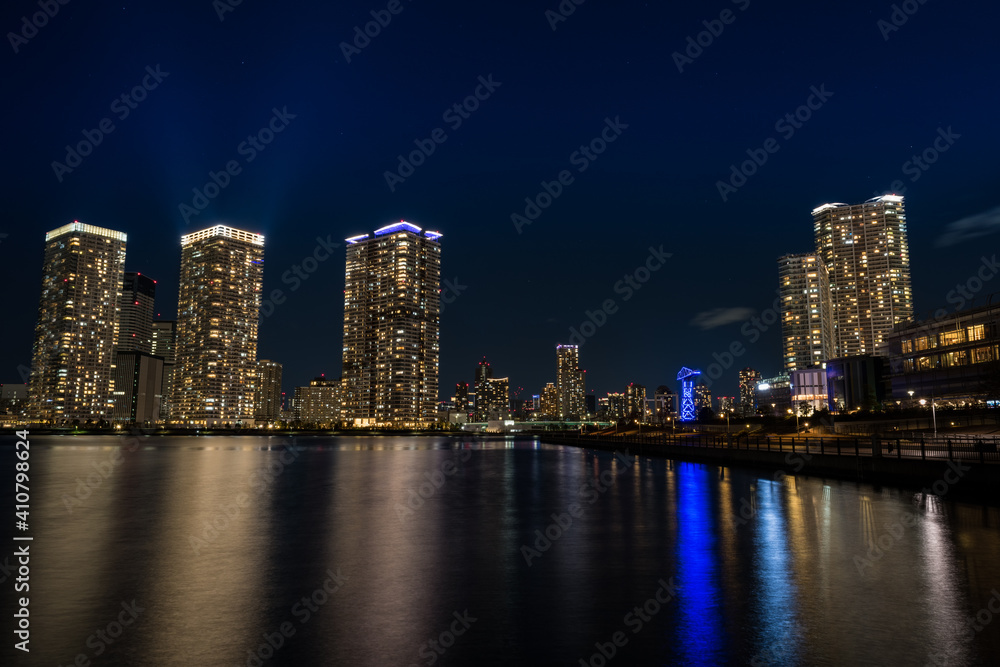 日本の夜景　快晴の隅田川とタワマン