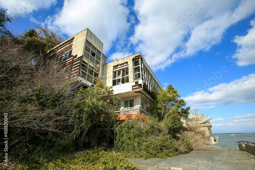 Wallpaper Mural 廃墟と空 Torontodigital.ca