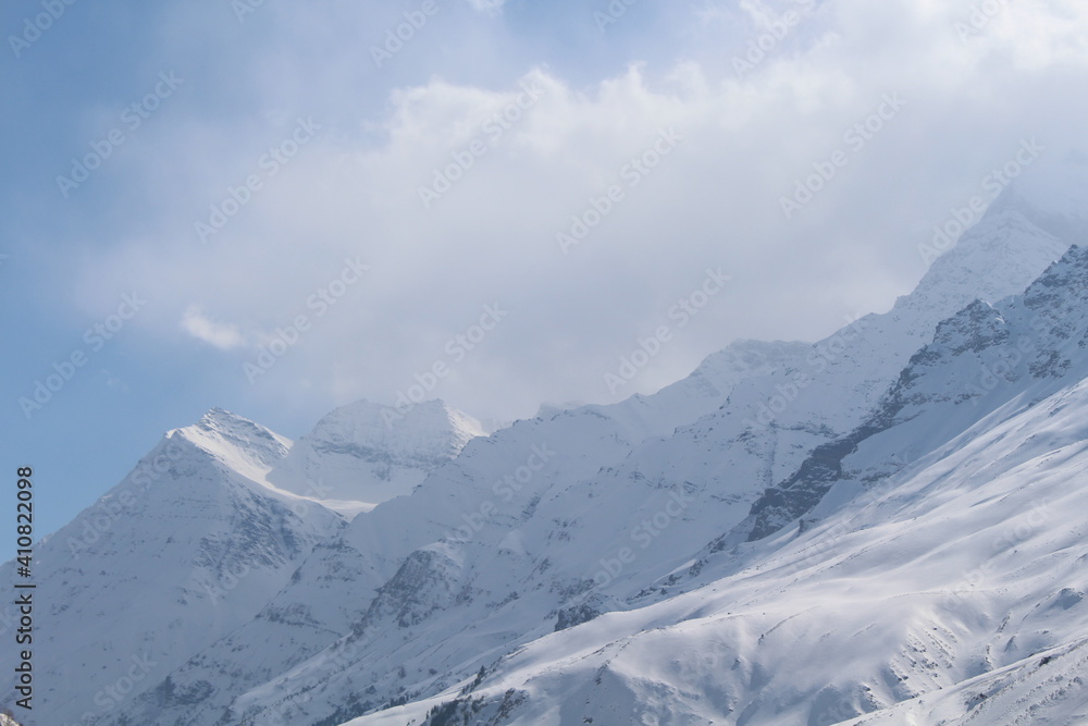 Fototapeta premium snow covered mountains