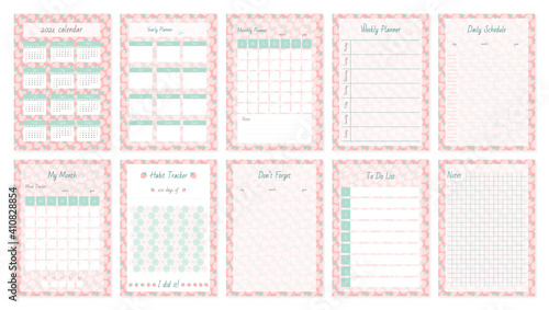 Cute planner page templates. Yearly, monthly, weekly and daily organizers and calendar decorated with strawberries. Vector 10 ESP.