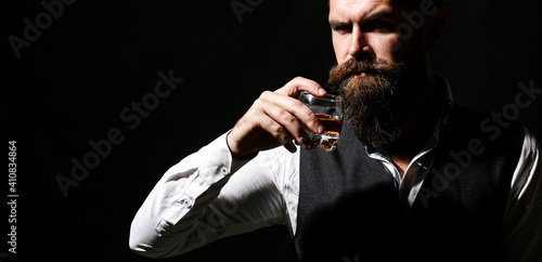Canvastavla Attractive man with a whiskey