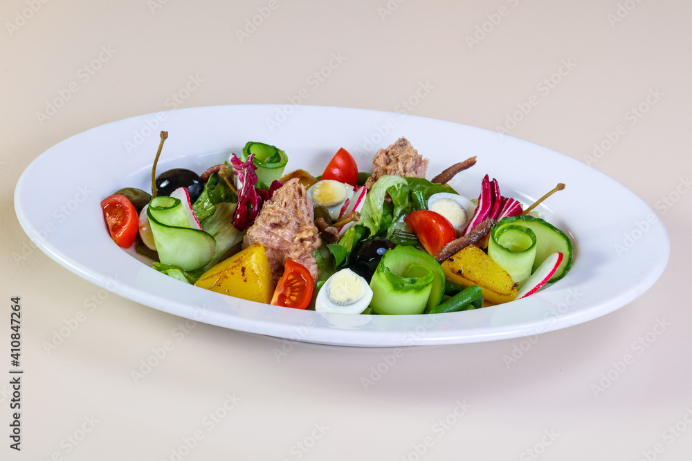 Tuna salad with vegetables
