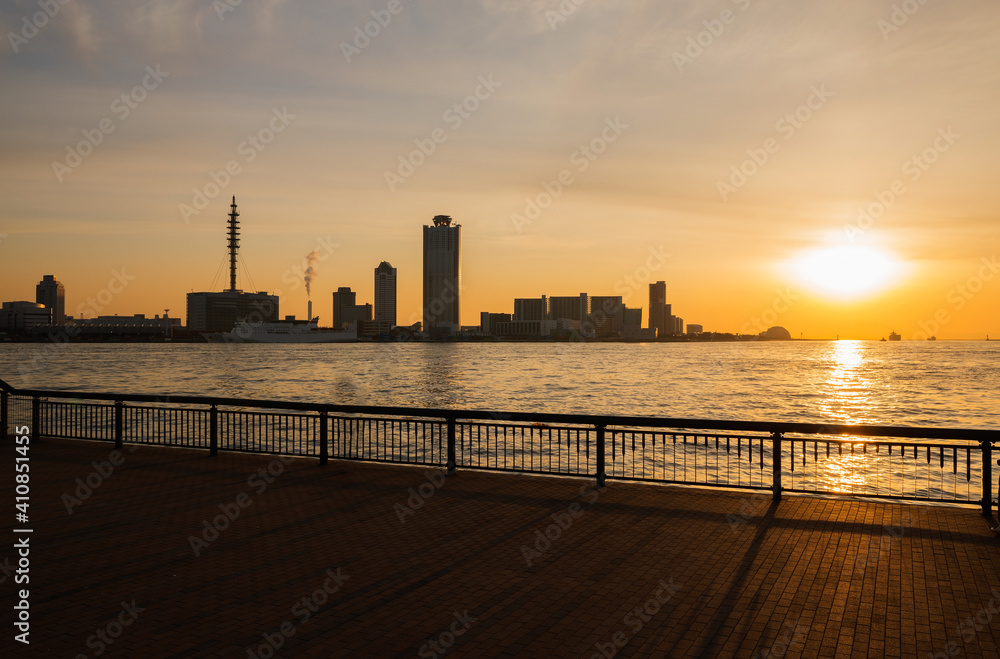 夕方の大阪港ダイヤモンドポイント