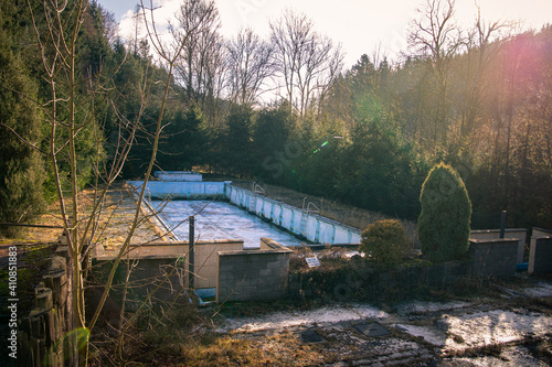 Fototapeta Naklejka Na Ścianę i Meble -  abandoned swimming pool. Corona Covid