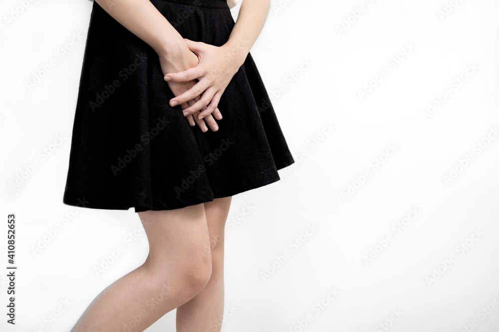 Lady girl with leucorrhoea,vaginitis,bacterial infection,young woman cover  crotch or hold over her vagina with hands,vaginal discharge for bad fishy  smell,unpleasant smell from private parts of female foto de Stock | Adobe  Stock
