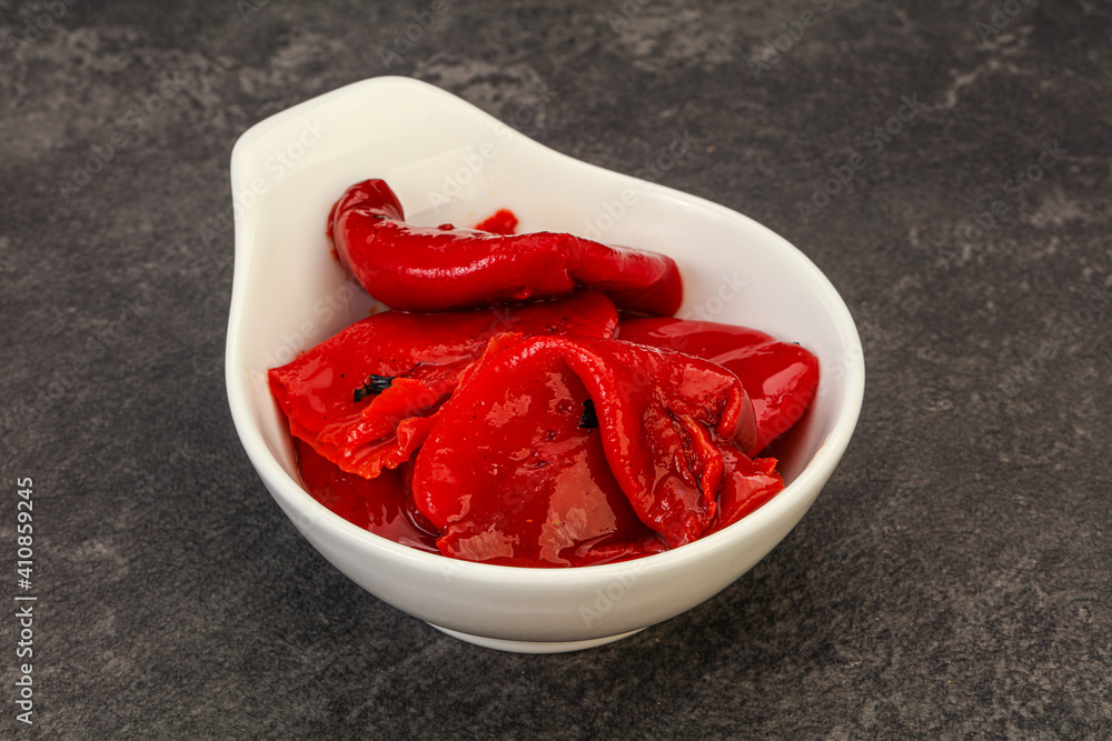 Grilled pepper in the oil