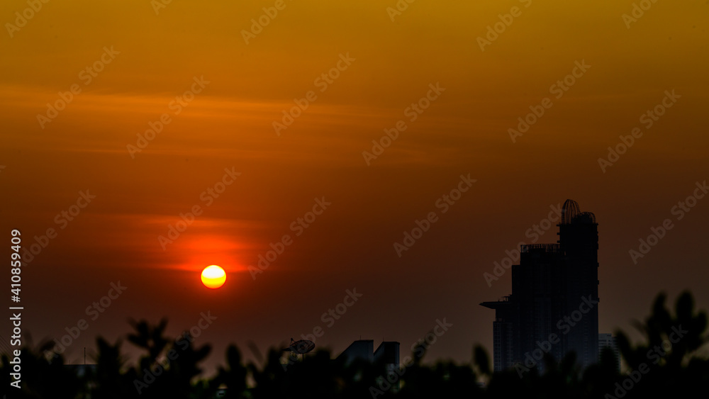 panoramic high-angle evening background of the city view,with natural beauty and blurred sunsets in the evening and the wind blowing all the time,showing the distribution of city center accommodation panoramic high-angle evening background of the city view,with natural beauty and blurred sunsets in the evening and the wind blowing all the time,showing the distribution of city center accommodation