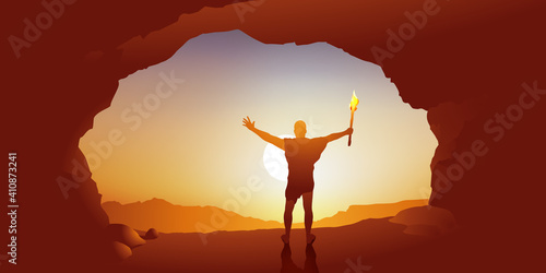 Concept de l’origine de l’humanité et de l’invention du feu, avec un homme préhistorique qui brandit une torche allumée à l’entrée de sa grotte, en regardant le soleil.