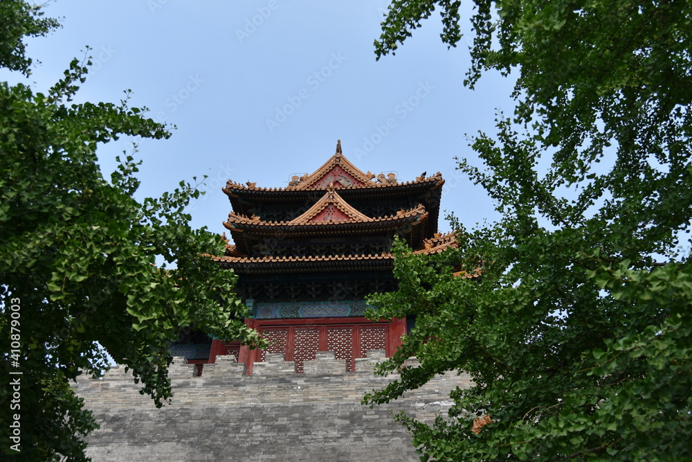 Fototapeta premium View of a Beautiful Pagoda Building Framed by Leafy Trees and a Blue Sky Above