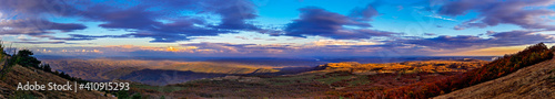 chatyr-dag plateau panorama in the early morning at sunrise © Alx_Yago