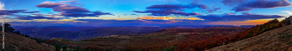 chatyr-dag plateau panorama in the early morning at sunrise