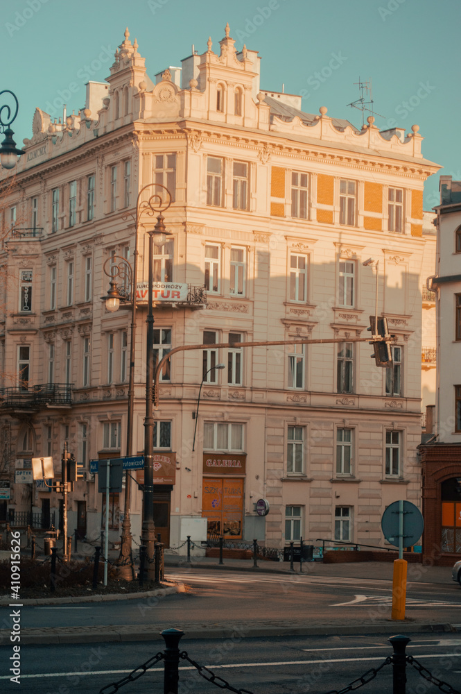 Obraz premium A Golden Hour street.