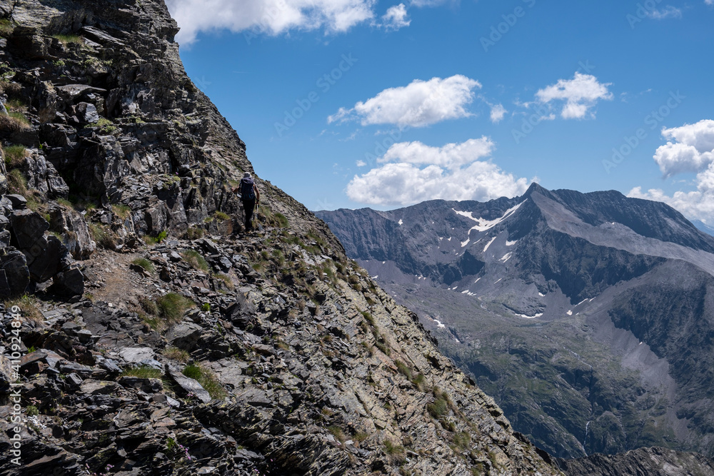 ascent to Batoua peak by ridge, 3034 meters, Hautes-Pyrenees department, France