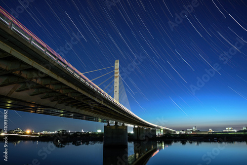 橋に架かる星たち