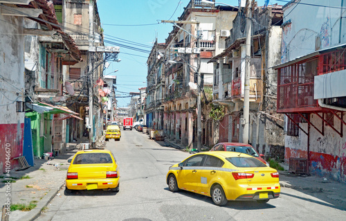 Gelbe Taxi  Panama, Colón, Karibikküste © Nina