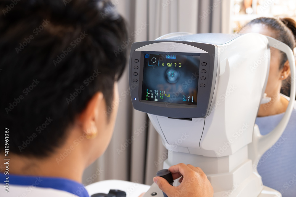 Εκτύπωση καμβά Selective focus at screen of Optometry equipment