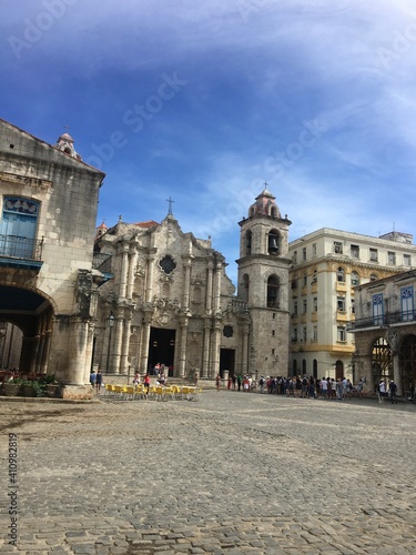 Old catholic church and plaza © R photos and videos