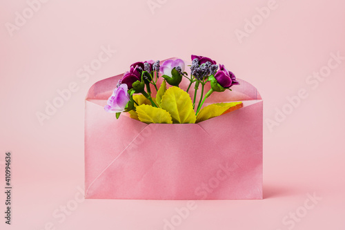 Artificial purple rose bouq...